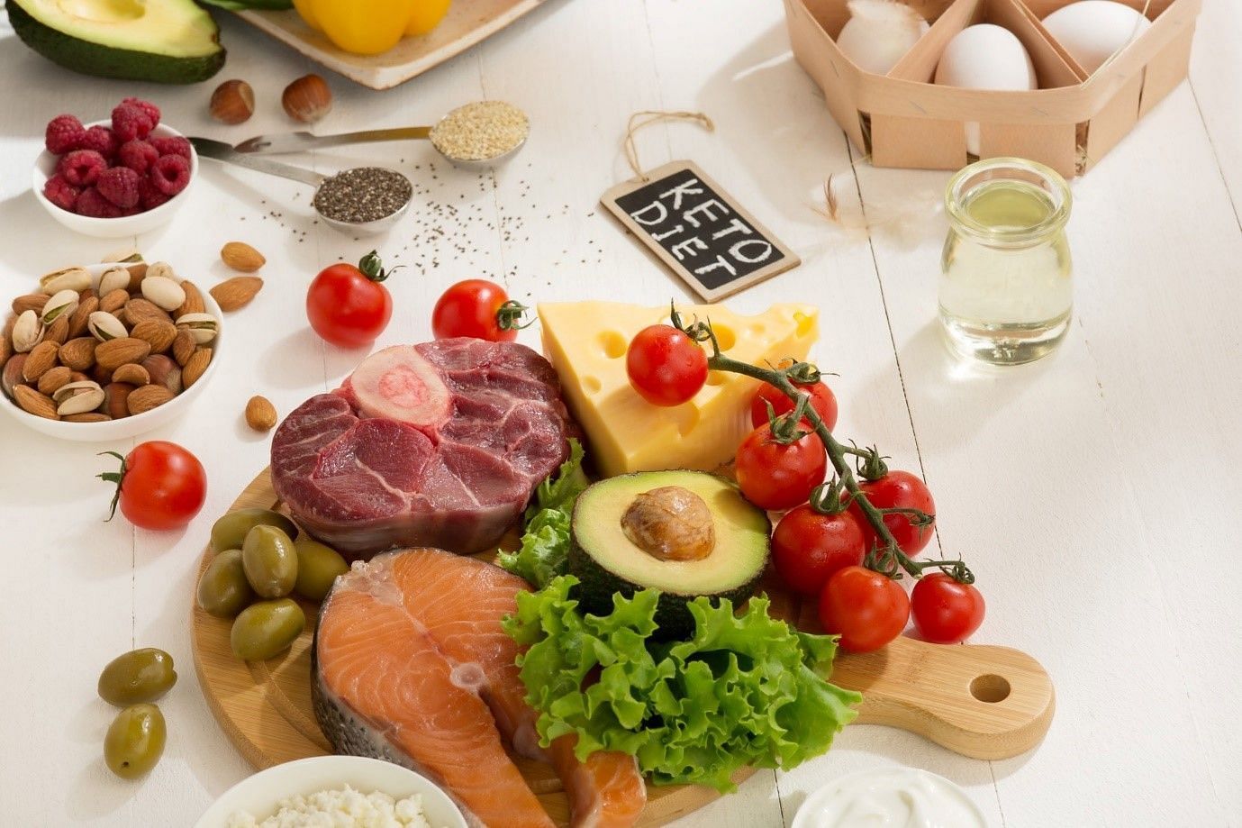 There are many healthy foods to eat for good cholesterol that maintains heart health (image by master1305 on freepik)